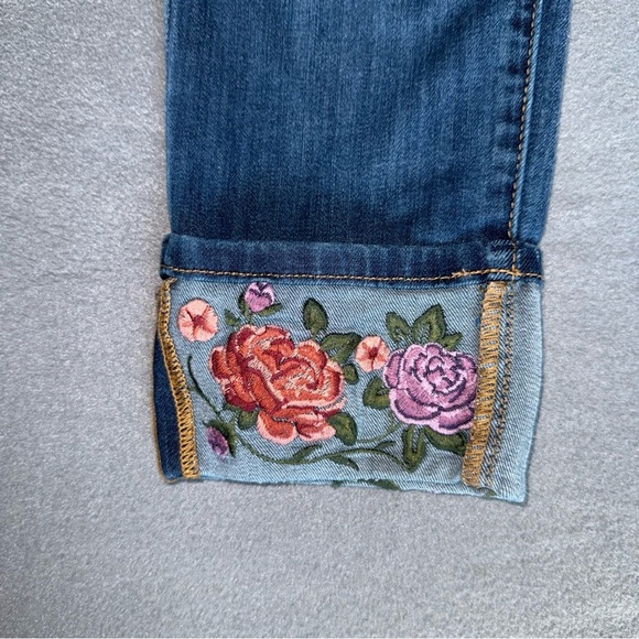 Stitch Star Women's Blue Cropped Jeans with Floral Embroidery Stretch size 8 - Picture 5 of 14